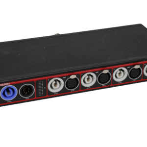 Swisson XSH Hybrid Splitter – Box-Variante mit 4 powerCON- und 4 XLR-Ausgängen, Frontansicht